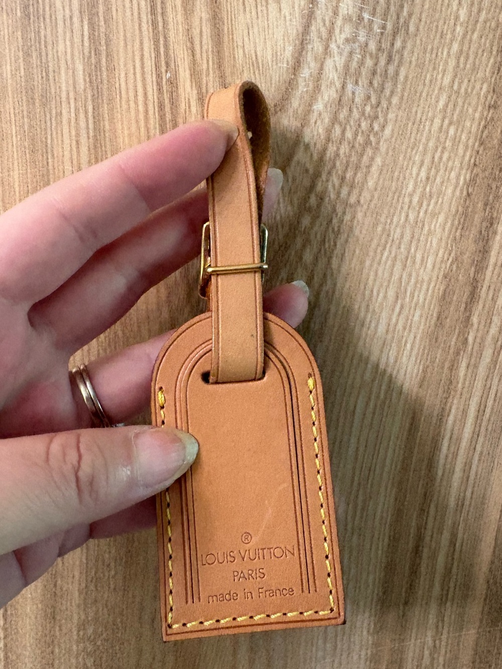 Auth Louis Vuitton small Luggage Tag Leather